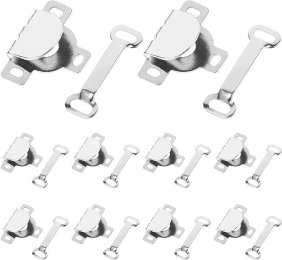 Set met zilveren haken en ogen voor het eenvoudig sluiten van broeken, rokken en jurken, geschikt voor diverse maten en kledingstukken