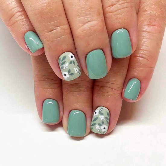 Set van 24 lentegroene press-on kunstnagels - Korte vierkante nagels met bloem en blad design - Glanzend en volledig bedekkend